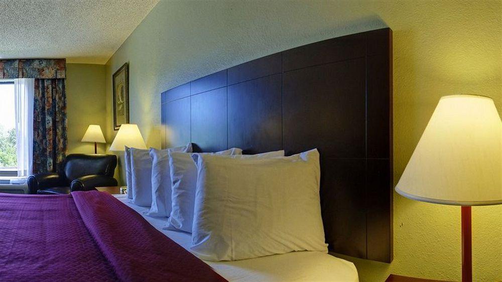 Holiday Inn Express Hotel And Suites Saint Robert By Ihg Exteriör bild