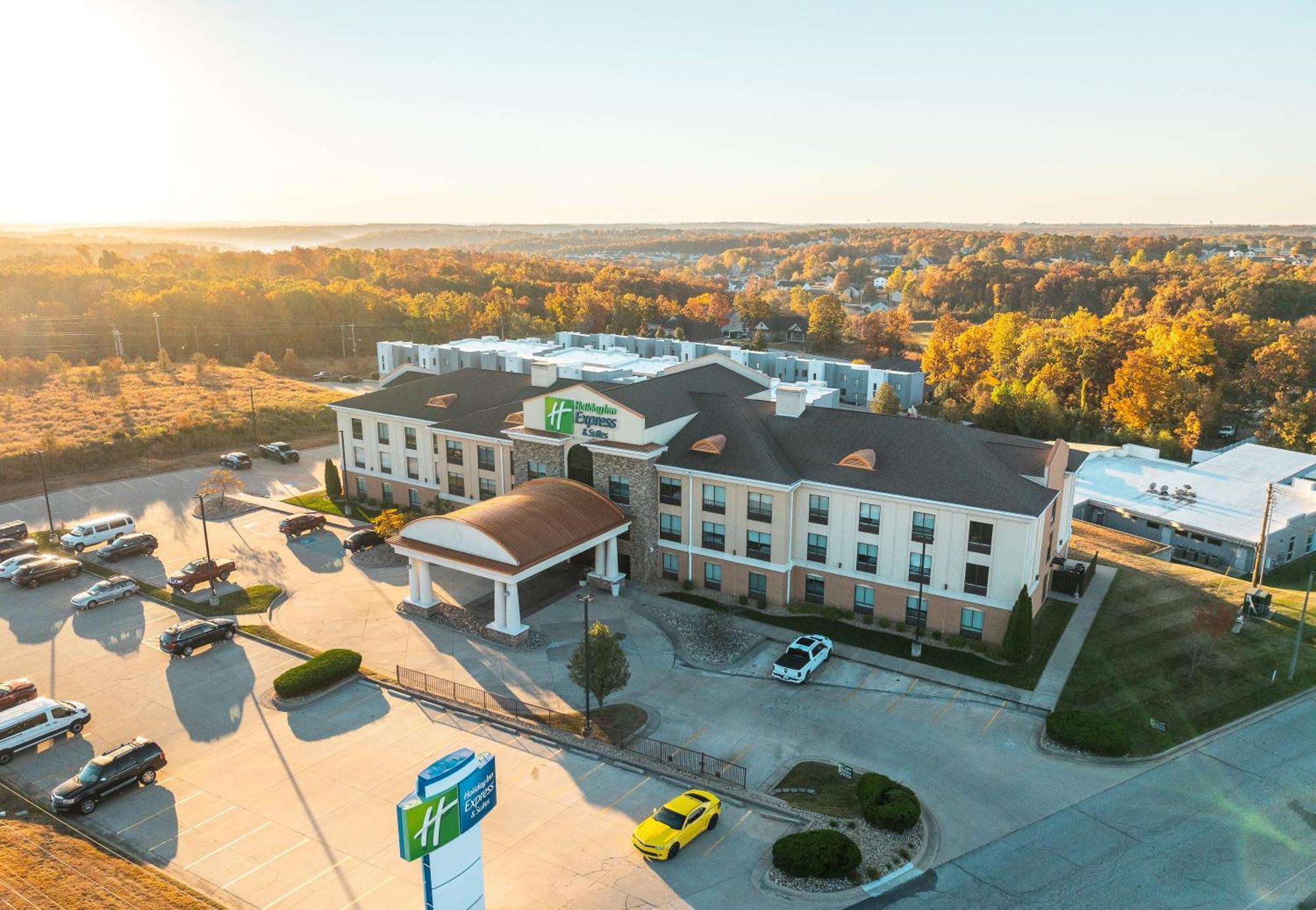 Holiday Inn Express Hotel And Suites Saint Robert By Ihg Exteriör bild