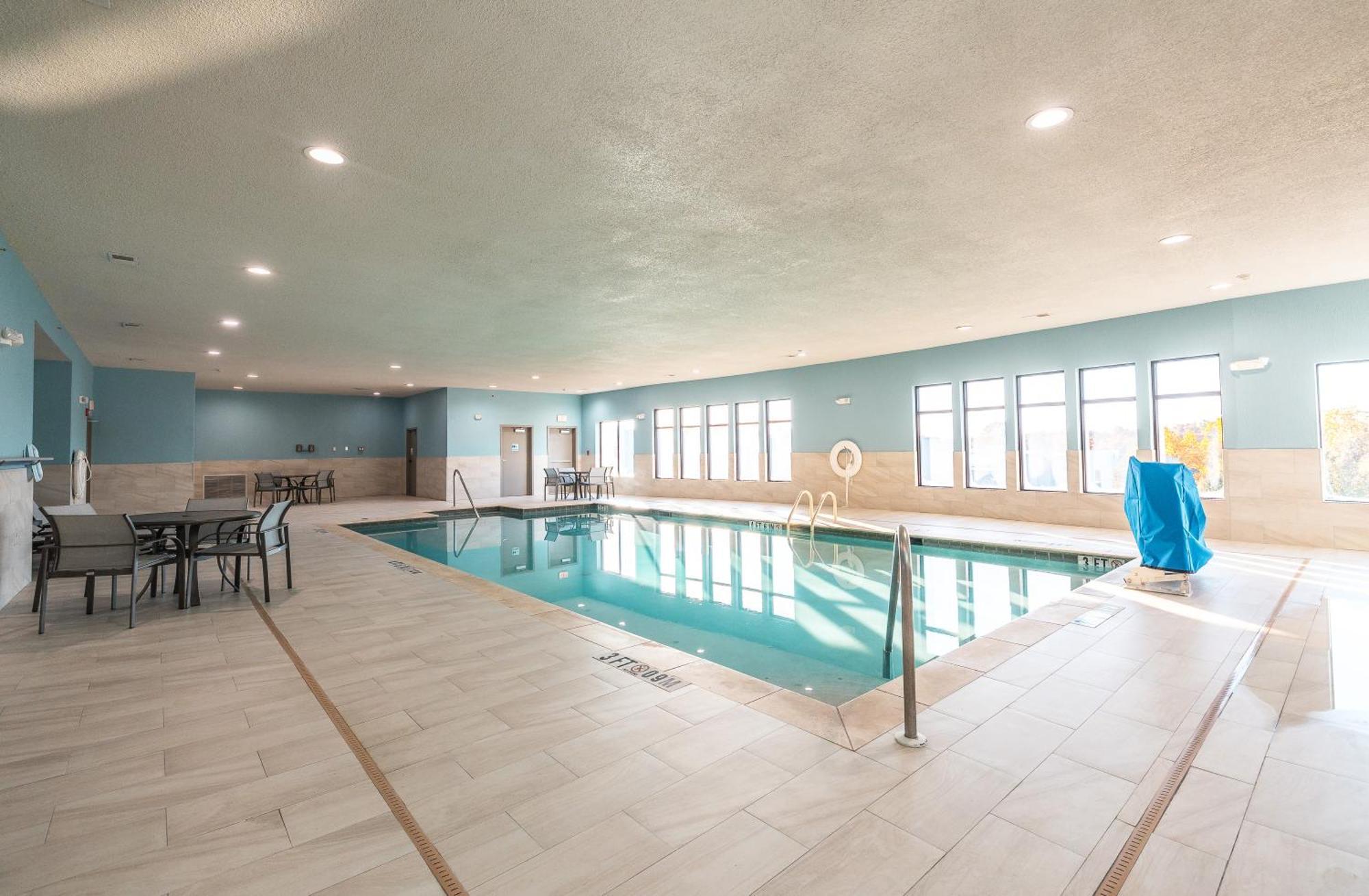 Holiday Inn Express Hotel And Suites Saint Robert By Ihg Exteriör bild