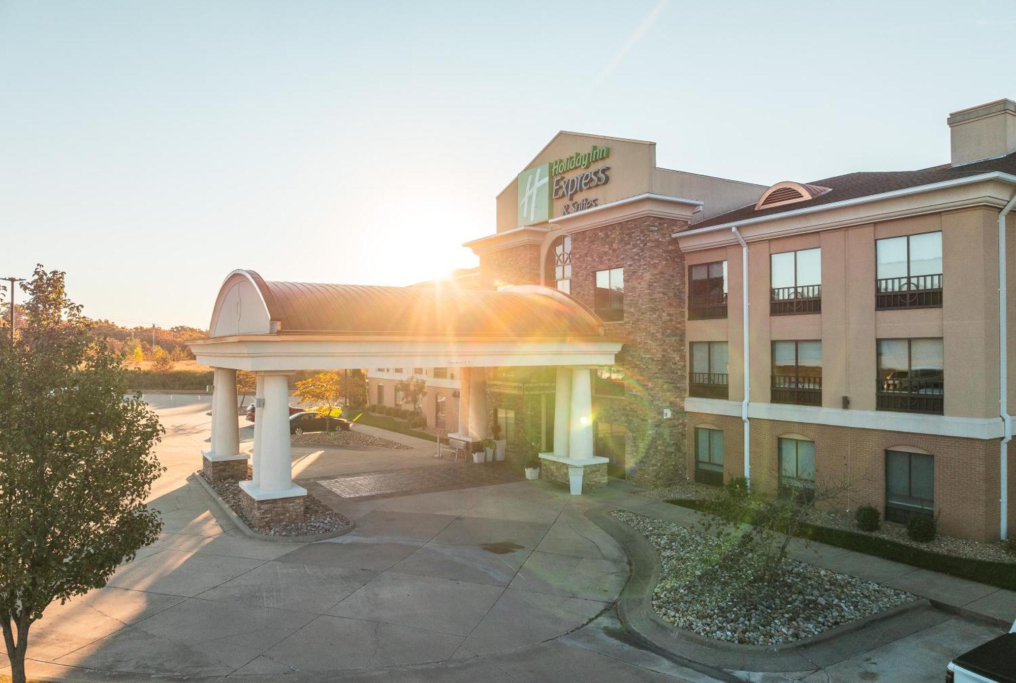 Holiday Inn Express Hotel And Suites Saint Robert By Ihg Exteriör bild