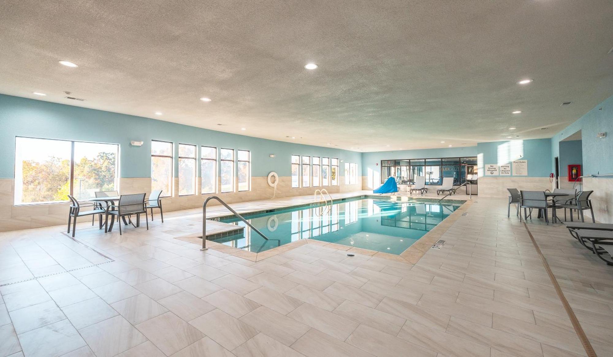 Holiday Inn Express Hotel And Suites Saint Robert By Ihg Exteriör bild