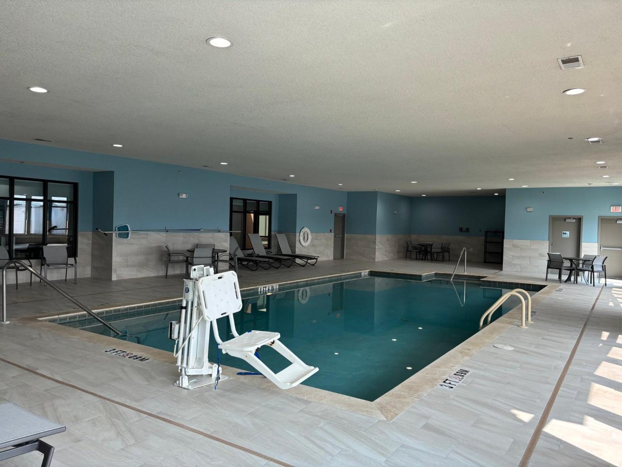 Holiday Inn Express Hotel And Suites Saint Robert By Ihg Exteriör bild